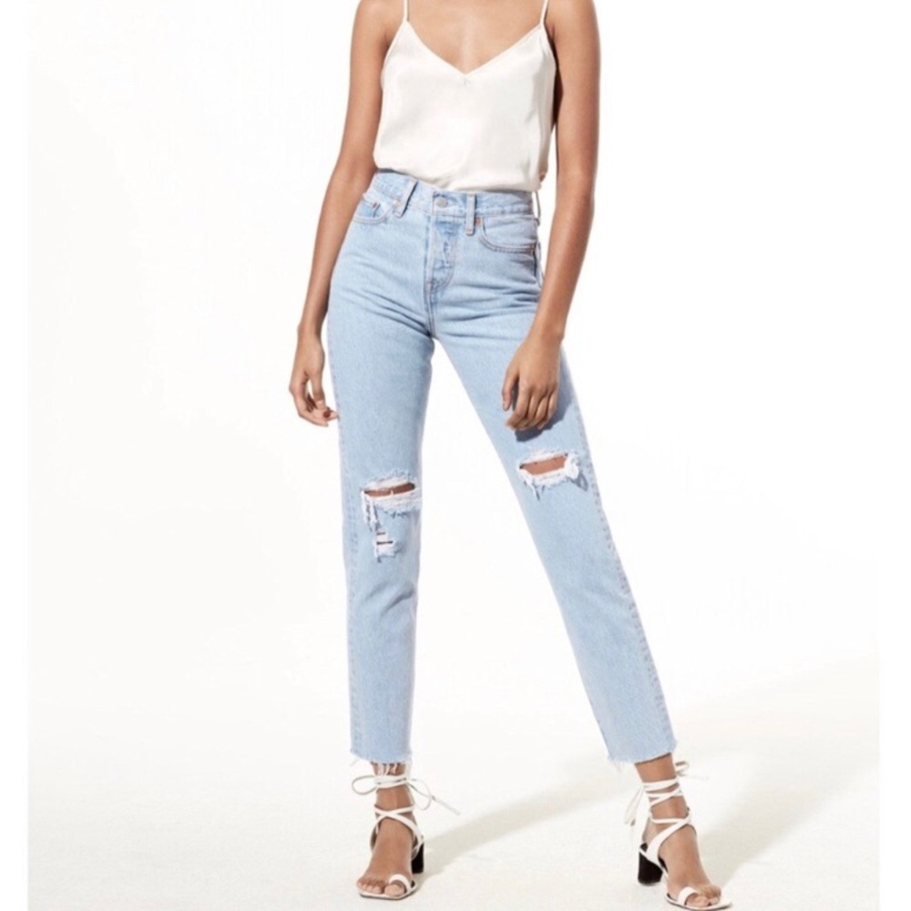 LEVIS WEDGIE FIT LIGHT WASH